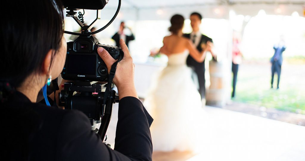 Choosing Wedding Photography: Consider Your Budget